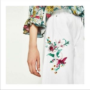 🆕 Zara Wide leg side slit embroidered white jean